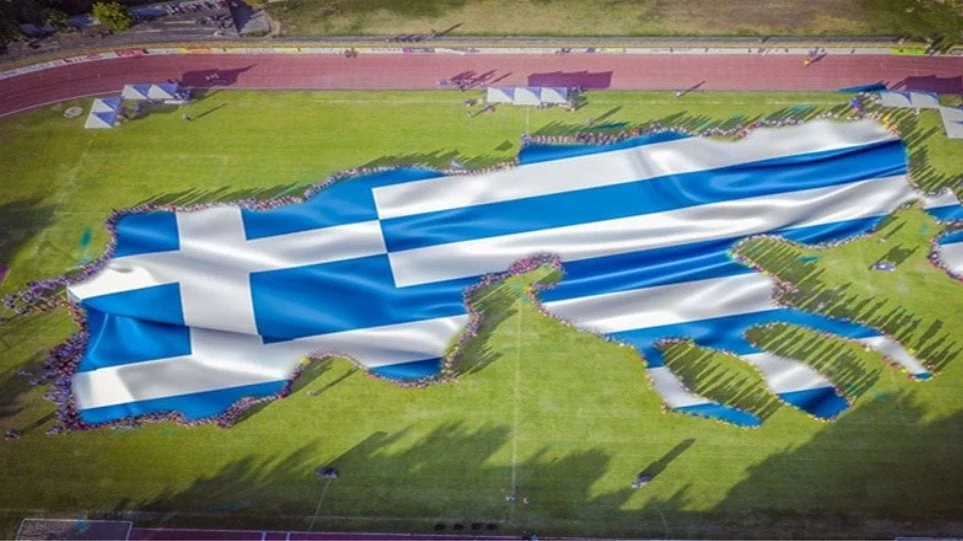 Συγκίνηση: Χορευτές στην Πέλλα σχημάτισαν με τα σώματά τους τη Μακεδονία – Εικόνες